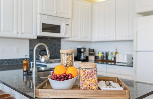 Cayucos House | Cayucos 2BR Bungalow Steps to Beach w/Shared Firepit Lounge & Outdoor Bar