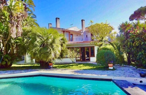 Costa de Caparica Villa | Cedars Guest House - beach & Lisbon
