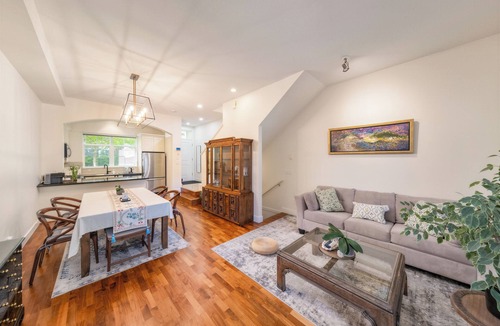 Oakridge House | Central 3BR Townhouse Near Oakridge & SkyTrain to Airport & BC Place