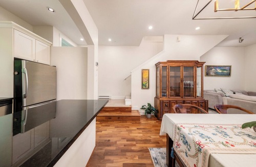 Oakridge House | Central 3BR Townhouse Near Oakridge & SkyTrain to Airport & BC Place