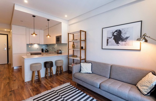 Santo Condestavel Apartment | Central and Modern Campo de Ourique Apartment