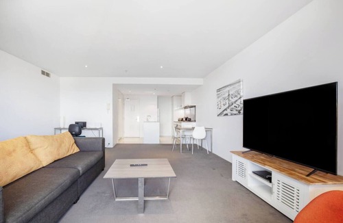 Surfers Paradise Apartment | Central and Scenic Riverside Retreat at Surfers