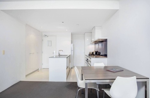 Surfers Paradise Apartment | Central and Scenic Riverside Retreat at Surfers