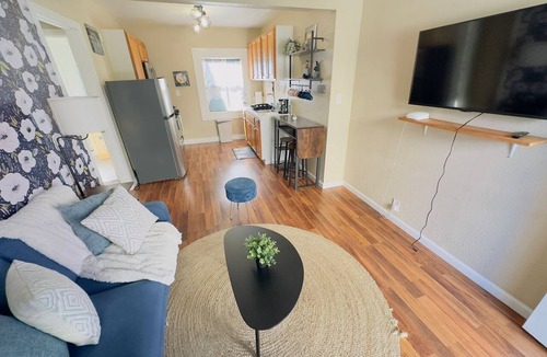 Poets Corner Apartment | Central Berkeley 1BR Home | Near UC + Parking + Garden Acess