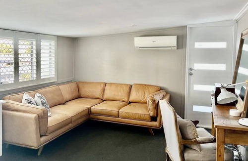 Miami House | Central coastal home Miami/Nobby Beach