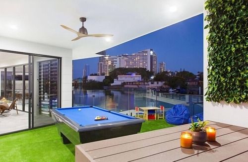Broadbeach Waters House | CENTRAL LOCATION FOR LUXURY VACATION