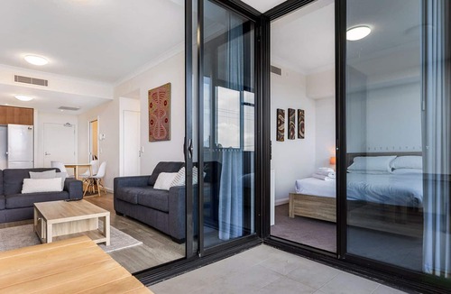 Gold Coast Apartment | Central Stay in Hope Island