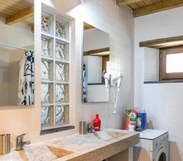 Lousa House | Cerdeira - Home for Creativity