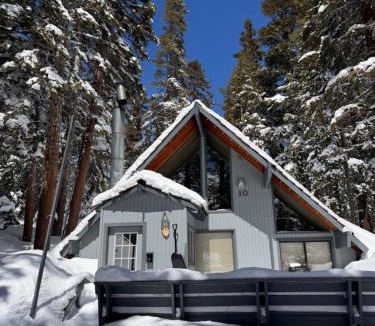 Mammoth Lakes Ski Chalet | Chalet 10 by Mammoth Mountain Chalets