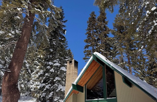 Mammoth Lakes Ski Chalet | Chalet #11, Charming Ski in/Ski Out Steps to the
