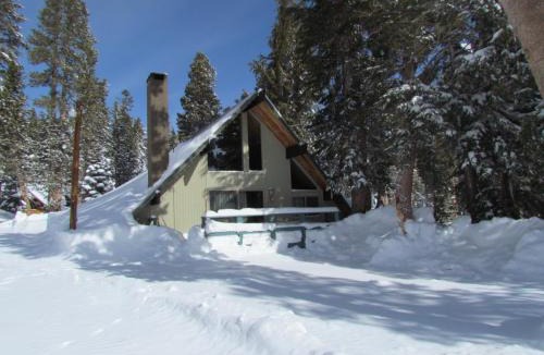 Mammoth Lakes Ski Chalet | Chalet 15 by Mammoth Mountain Chalets