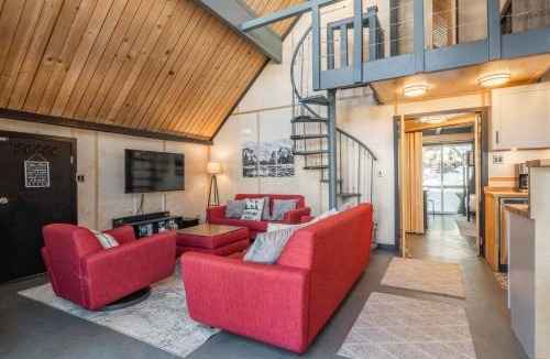 Mammoth Lakes Ski Chalet | Chalet 18 by Mammoth Mountain Chalets