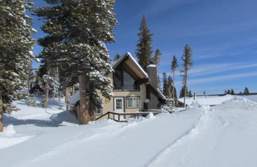 Mammoth Lakes Ski Chalet | Chalet 19 by Mammoth Mountain Chalets