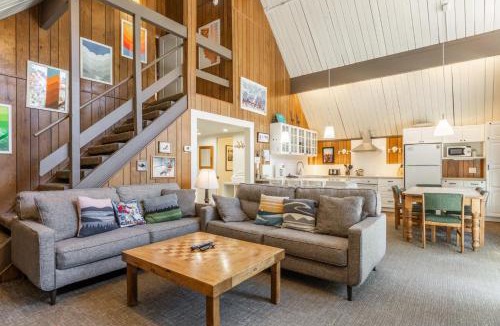 Mammoth Lakes Ski Chalet | Chalet 22 by Mammoth Mountain Chalets