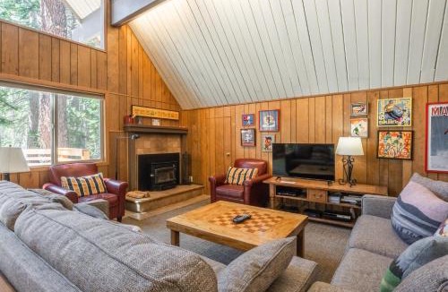 Mammoth Lakes Ski Chalet | Chalet 22 by Mammoth Mountain Chalets