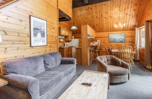 Mammoth Lakes Ski Chalet | Chalet 25 by Mammoth Mountain Chalets