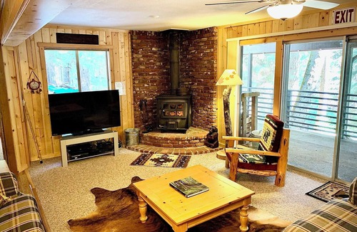 Fish Camp Cabin | Chalet in the Pines