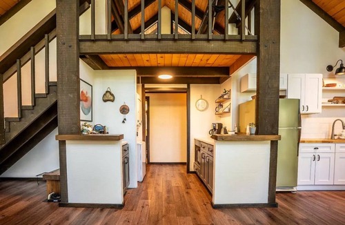 Glencoe Ski Chalet | Chalet with hot tub, fireplace, BBQ