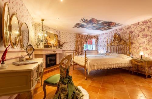 Calhandriz Bed & Breakfast | Chambre Romantique "La Pompadour" - La Vénus de Lisbonne