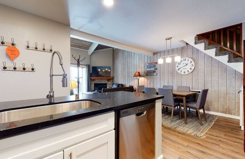 Mammoth Lakes Condo | Chamonix #70 - Near Yearly Outdoor Activities!