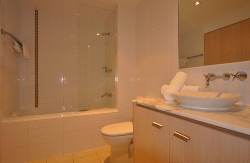 Varsity Lakes Apartment | Chancellor Lakeside