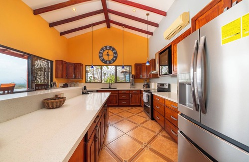 Rio Seco House | Charming 2-bedroom house with Amazing Mountain Views in fabulous Guanacaste