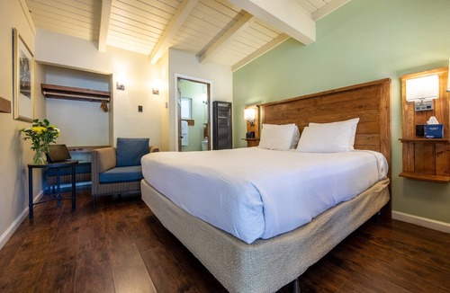 Tahoe Island Cabin | Charming 1-bedroom lodge in South Lake Tahoe for a relaxing stay