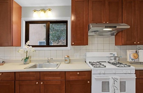 San Bruno House | Charming 1-bedroom house with AC, WiFi in delightful San Bruno
