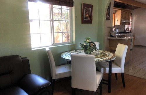 Shoreline West Cottage | Charming 2-bedroom cottage in Mountain View