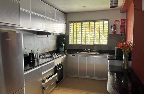 Suva House | Charming 2-bedroom apartment with AC, WiFi in brilliant Suva