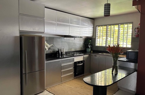 Suva House | Charming 2-bedroom apartment with AC, WiFi in brilliant Suva