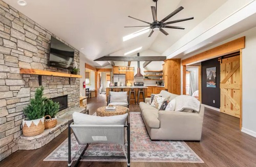 Mariposa Cottage | Charming 2-bedroom cottage - walkable downtown Mariposa/31 miles to Yosemite