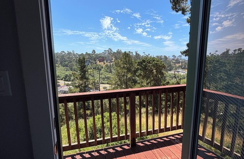 Happy Hill House | Charming 2 Bedroom Getaway for Monthly Rentals With Amazing Ocean Views