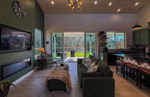 Yosemite Lakes House | Charming 2-bedroom house in Coarsegold with AC, WiFi