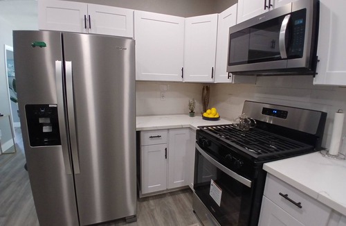 Atwater House | Charming 2-bedroom house with WiFi, AC in lovely Atwater