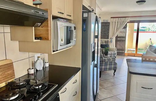 Jeffreys Bay House | Charming 2-bedroom house in fantastic Jeffreys Bay with WiFi
