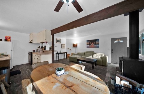 Trinity County Cabin | Charming 3-bedroom cabin with WiFi, AC in tranquil Trinity Center