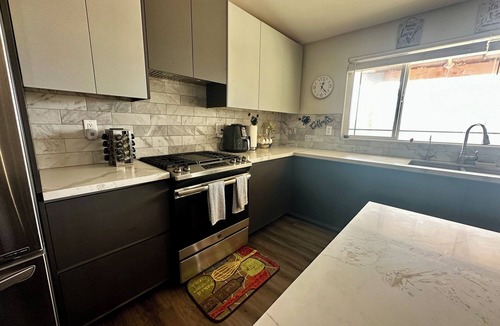 Canyon Country House | Charming 3-bedroom house with view, AC, WiFi in enjoyable Santa Clarita