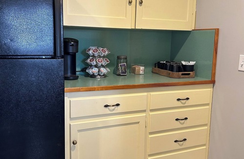 Ivanhoe Cottage | Charming 3-bedroom cottage with AC and WiFi close to Sequoia Entrance