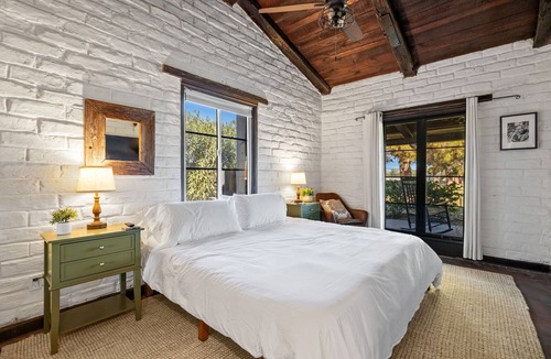 Palm Springs House | Charming 3-bedroom Equestrian farmhouse with WiFi, AC in welcoming Thermal