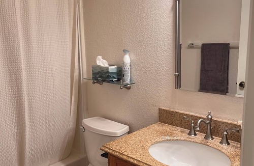 Las Vegas House | Charming 3-bedroom farmhouse with AC and WiFi in brilliant Las Vegas