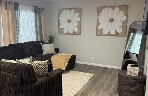 Manteca House | Charming 3-bedroom house in marvelous Manteca with AC