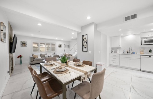 Monrovia House | Charming 3-bedroom townhome with WiFi and AC in welcoming Monrovia