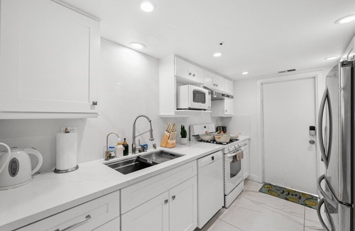 Monrovia House | Charming 3-bedroom townhome with WiFi and AC in welcoming Monrovia