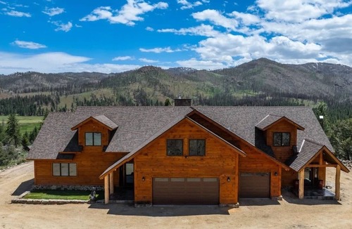 Markleeville Ski Chalet | Charming 3-bedroom large and spacious Mountain Chalet. Family Friendly.