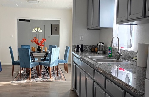 Fresno House | Charming 3 rooms Newly Remodeled Ranch-Style Home Just Outside the City