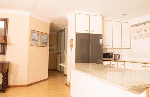 Wavecrest Apartment | Charming 4-Bedroom Apartment in Jeffreys Bay, South Africa