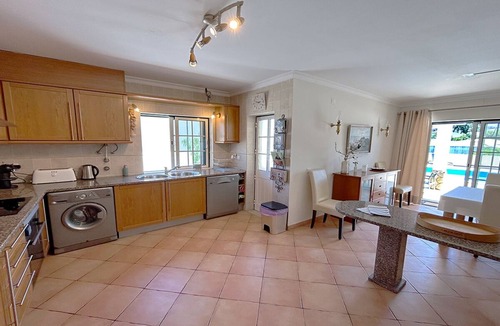 Albardeira House | Charming 4 Bedroom Villa w/Private Pool, Sleeps 8, Wifi, A/C, near Lagos Marina