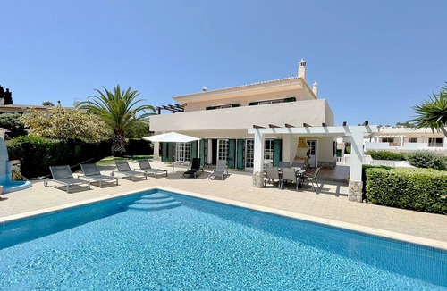Albardeira House | Charming 4 Bedroom Villa w/Private Pool, Sleeps 8, Wifi, A/C, near Lagos Marina