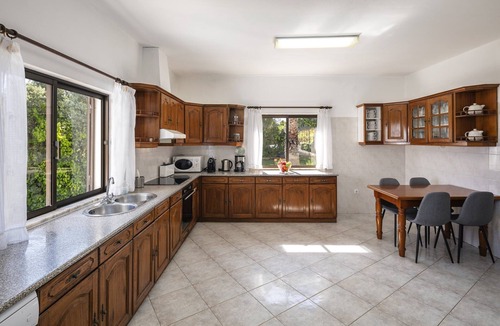 Poco Barreto Villa | Charming Algarve Villa | Villa Quinta Luz | 9 Bedrooms | Large Pool & Snooker